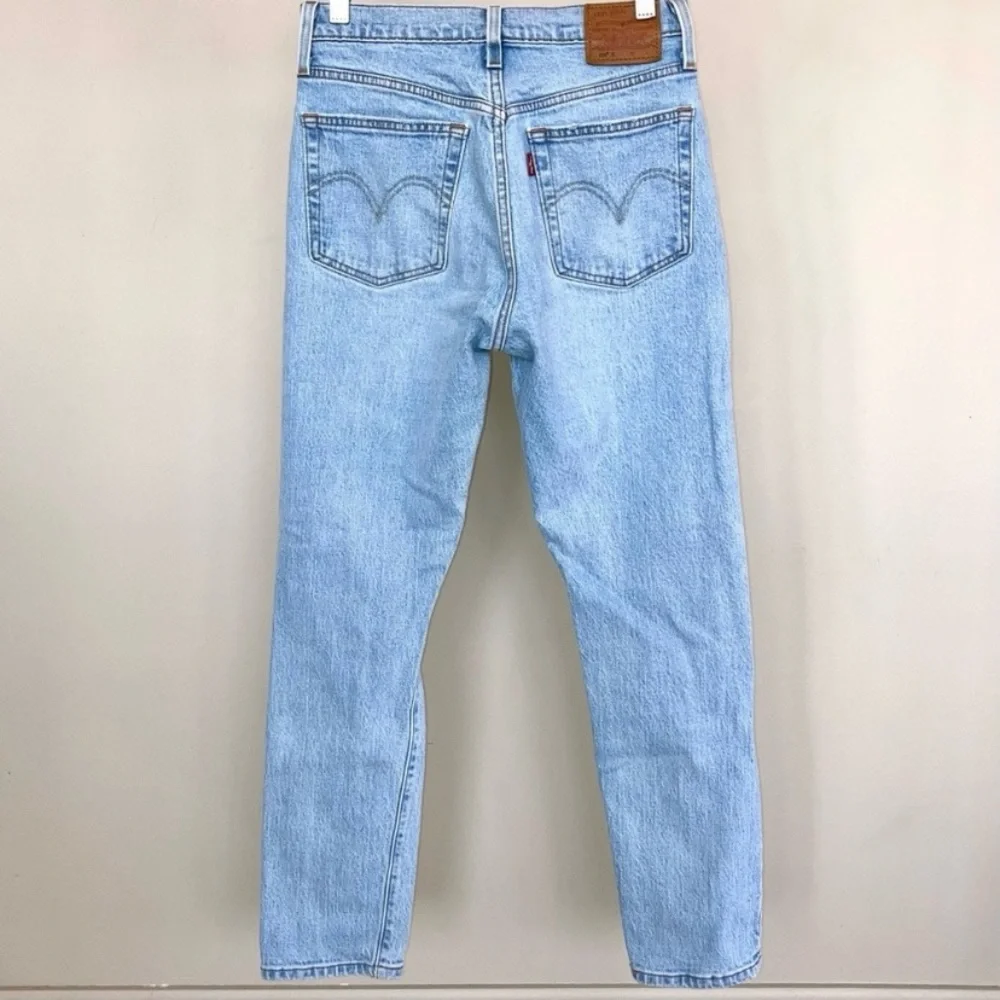 Levi’s 501 high-waisted light-wash distressed jeans. 💙 - Picture 3 of 7